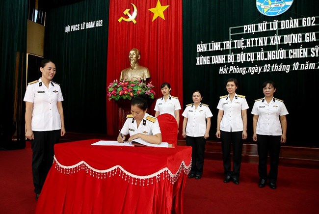 Những “bóng hồng” trong màu áo lính biển (20/10/2022)